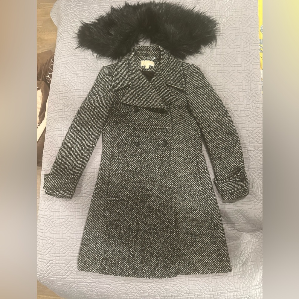 Michael Kors autumn/winter mid length coat. Polyester and wool blend, faux fur.